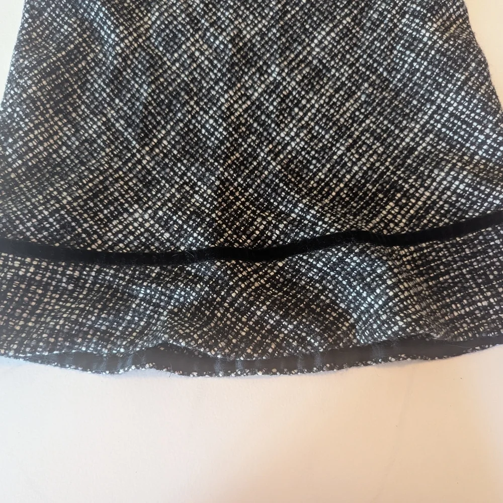 GAP Boucle Black and White Flounce Hem Size 4 Midi Skirt